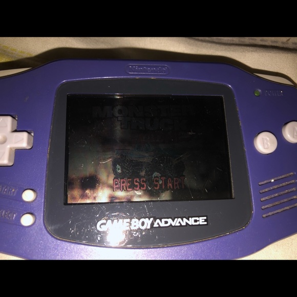 Game boy advance - Picture 2 of 5